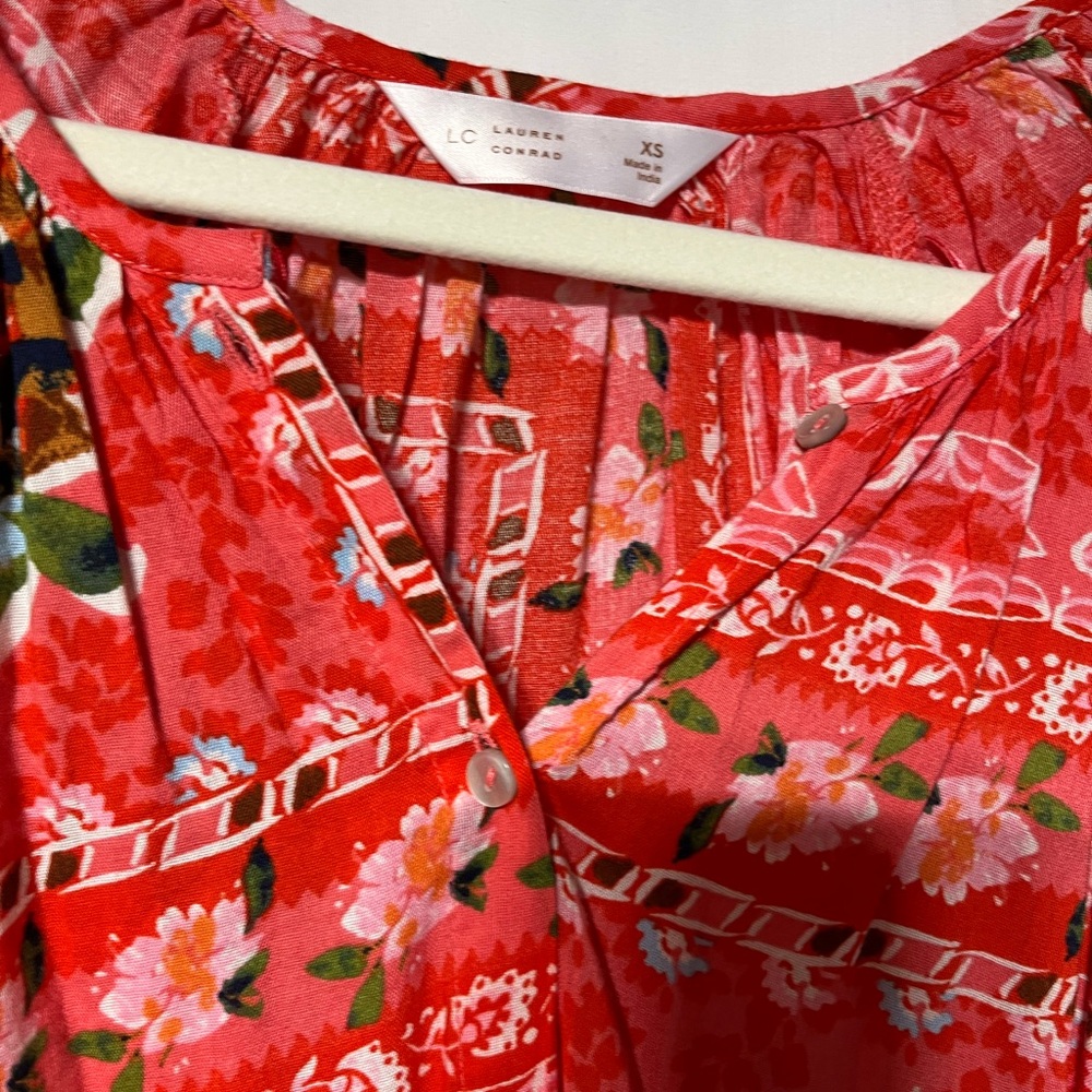 LC Lauren Conrad Vibrant Red Floral Blouse‎ - Picture 3 of 6